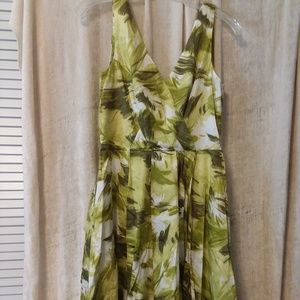 Ann Taylor White and Green Dress Size 4